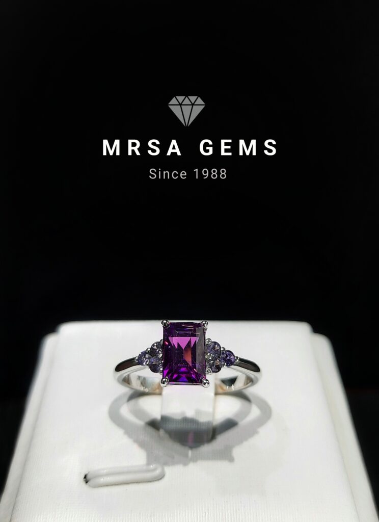 Purple sapphire with white gold (18k)