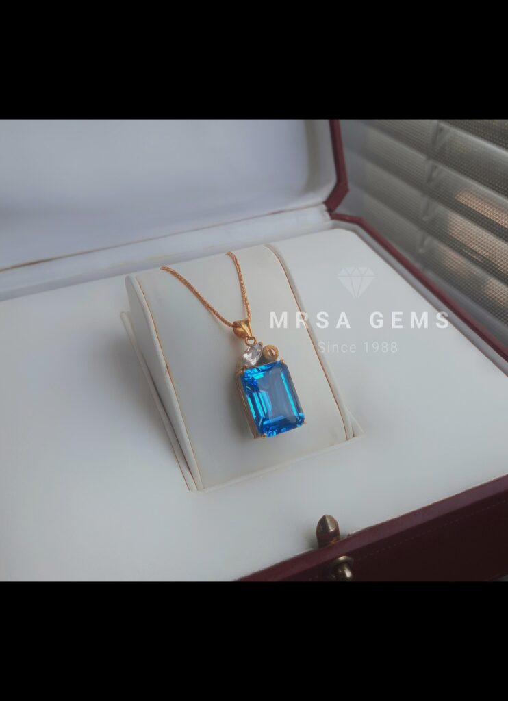 Blue topaz with white sapphire pendant yellow gold (18k)